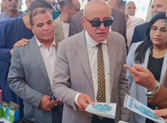 أسعار مخفضة للكراسات والحقائب والزي المدرسى تصل لـ40% بالأقصر.. صور