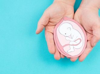 كيف يؤثر الحمل الأول على دماغ المرأة؟