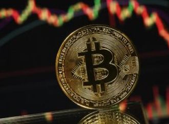 "بيتكوين" تتراجع دون 80 ألف دولار مع تجدد مخاوف رفع الفائدة الأمريكية