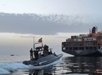 إيران تعلن إطلاق طلقات تحذيرية باتجاه سفن أمريكية
