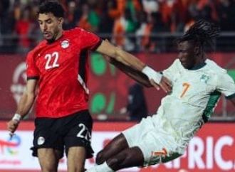 أحمد فتوح ينقذ مرمى منتخب مصر من فرصة هدف محقق لكوت ديفوار