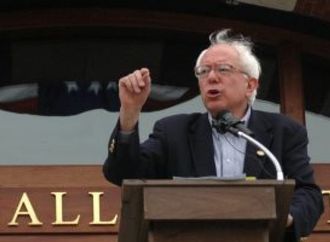 سيناتور أمريكى عن ترامب: متى يتوقف الجمهوريون عن اتباع هذا الرجل المختل