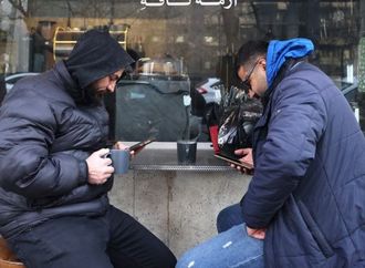ليس غلاء المعيشة.. الهواتف الذكية المتهم الرئيسي الجديد بتراجع معدلات المواليد