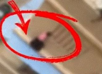 شهامة المصريين.. شاب ينقذ سيدة سودانية من موقف خطير  فى عين شمس (فيديو)