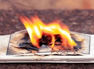 5 مؤشرات قد تنذر بانفجار بطارية هاتفك .. لا تتجاهلها
