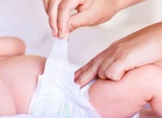 عشان صحته.. 5 نصائح لازم تعرفيها قبل شراء حفاضة طفلك