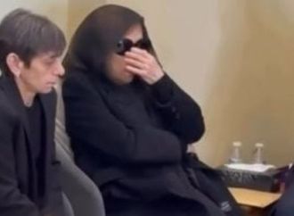 دموع الفنانة فيروز تنهمر حزناً على ابنها هلى الرحبانى فى جنازته