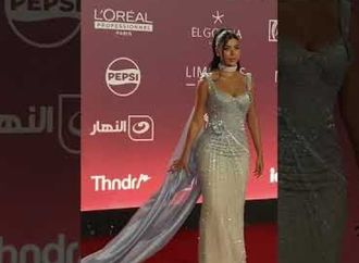 شاهد ما فعلته كارولين عزمي مع المصورين على ريد كاربت  مهرجان الجونة