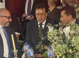 حوار طريف عن الزمالك بين حسام المندوه وأشرف صبحي بحفل زفاف نجل الأخير | صور
