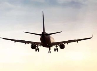 طائرة تنجو من كارثة محققة في الهند بهبوط خارج المدرج