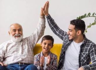 لما تبقى أب هتفهم.. 6 تفاصيل تتغير فى علاقتنا بأهلنا بعد الإنجاب