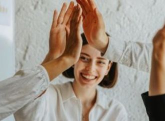 علاقاتك الاجتماعية آمنة ولا توكسيك؟ إشارات وأسئلة تكشف الحقيقة