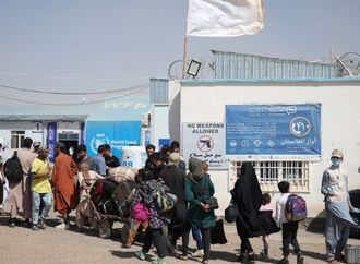 لاجئون أفغان: الشرطة الإيرانية تبتزنا قبل الوصول إلى الحدود