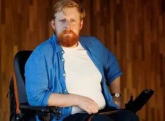 بعد معاناة مع المرض.. وفاة الفنان مايكل باتريك عن عمر يناهز 35 عامًا