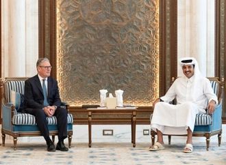 أمير قطر ورئيس الوزراء البريطاني يبحثان تطورات الأوضاع الإقليمية والدولية