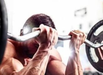 رفع الأثقال أم البيلاتس؟.. أيهما أفضل بعد سن الأربعين للحفاظ على الصحة؟