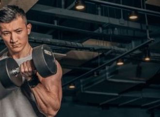 مش لازم تروح الجيم.. تمارين منزلية لتقوية عضلة الترايسيبس
