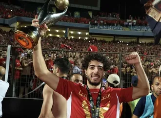 «ابن النادي غصبن عن أي حد».. شوبير يعلق على أزمة تجديد محمد هاني مع الأهلي