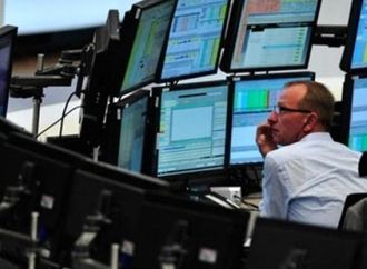 موجة بيع غير مسبوقة في سوق الأسهم البريطانية وسط مخاوف من رفع الضرائب