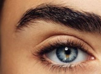 هل إزالة شعر الحاجبين تُعد نمصا محرما؟.. أمين الفتوى يجيب (فيديو)