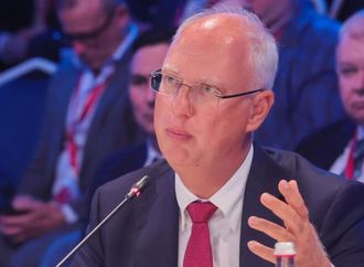 دميترييف: ويتكوف وكوشنر مطلعان على مشروع النفق المقترح بين روسيا والولايات المتحدة
