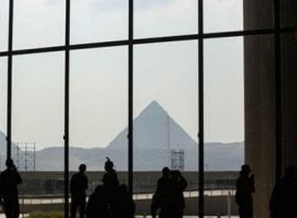 كنا فين وبقينا فين؟.. مصر تستقبل 20 مليون سائح بنهاية عام 2026