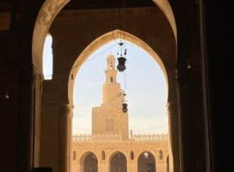 السياحة: التعامل مع تجمع مياه بمنطقة قلعة الكبش خلف جامع أحمد بن طولون الأثري
