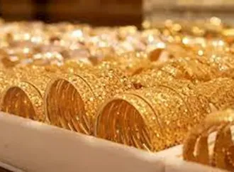 الذهب يتراجع من أعلى مستوى في 3 أسابيع مع ارتفاع الدولار