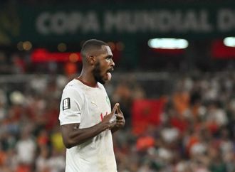 بعد المونديال.. مدافع منتخب المغرب ينضم لنادٍ صاعد حديثاً إلى البريميرليغ