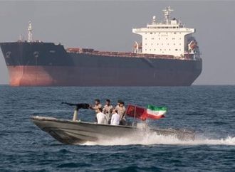 عاجل.. طهران تدعو السفن العابرة لمضيق هرمز لتنسيق مساراتها مع البحرية الإيرانية