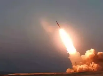 إعلام عبري: تضرر مبنى في كريات شمونة بعد هجوم صاروخي من لبنان