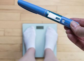 أدوية إنقاص الوزن الشهيرة.. فوائد محتملة ومخاطر هضمية