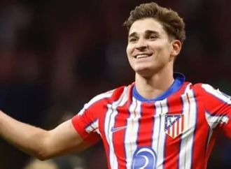 سيميوني يثير الجدل بشأن مستقبل ألفاريز مع أتلتيكو مدريد