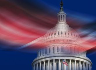 "لن أبتعد حتى تقبّليني!".. اتهامات جنسية صادمة من 4 نساء تلاحق مرشحة للكونغرس الأمريكي