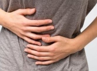 حصوات المرارة.. أعراض لا يجب تجاهلها ومتى تصبح الجراحة ضرورية