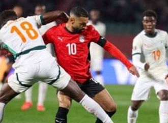 محمد صلاح يسجل الهدف الثالث للفراعنة أمام كوت ديفوار بعد تمريرة من إمام عاشور.. صور 