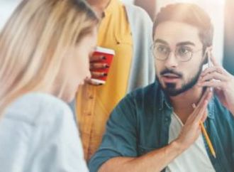 كلام اجتماعات.. 5 عبارات رنانة فى بيئة العمل تبدو ذكية لكنها بلا معنى